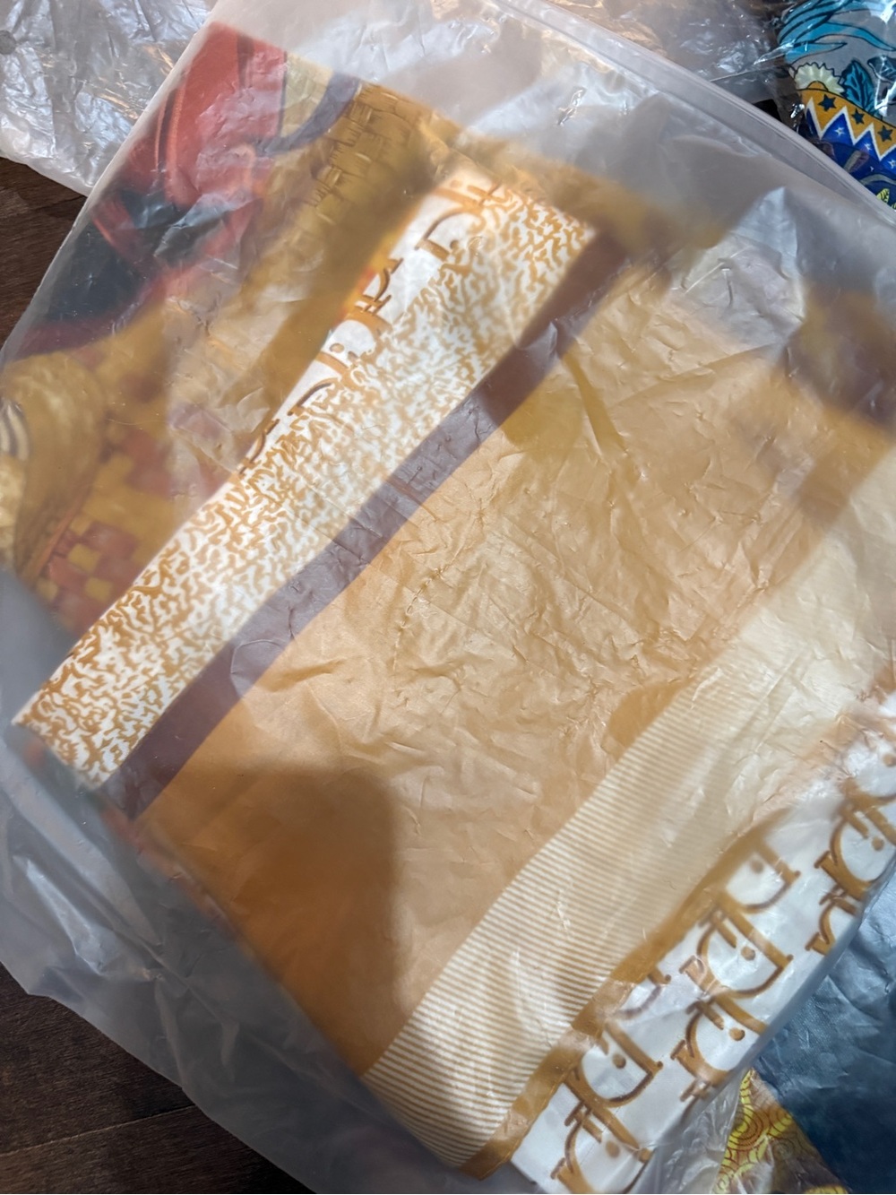 All brand new scarfs from photo - Picture 5 of 5